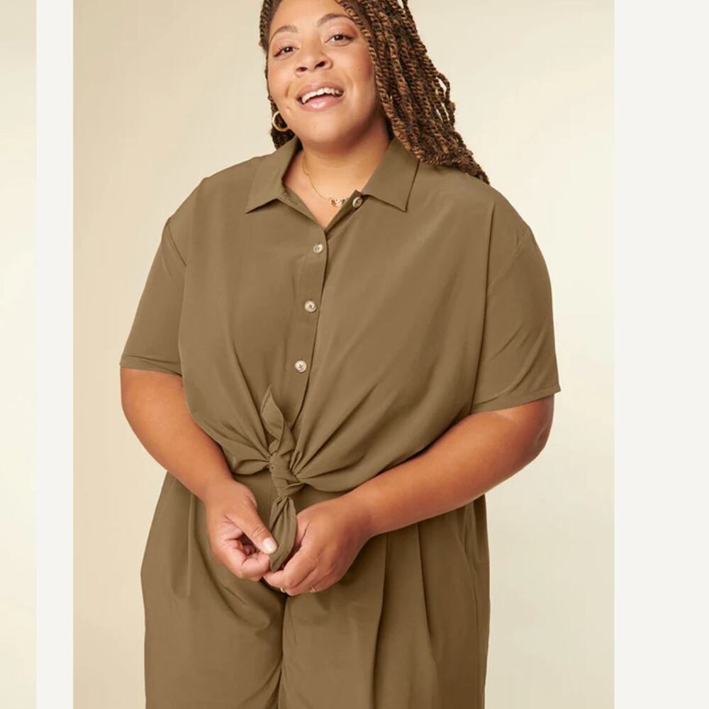 Wayre Tie Front Button Up Crop Travel Top in Fern Green XXXL